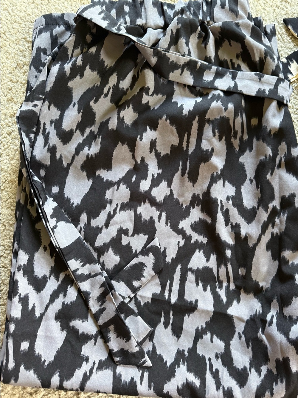 Black and grey cheetah print pant